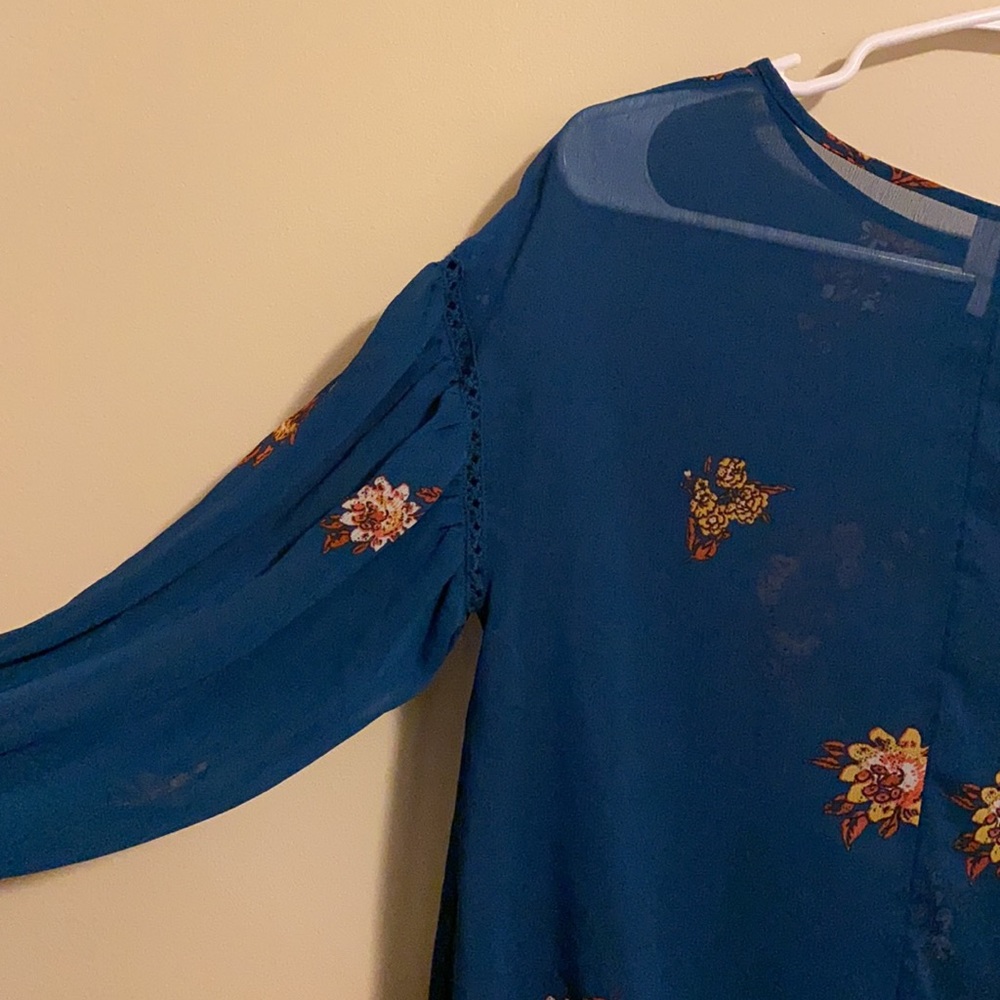Turquoise top with flower print - Picture 4 of 4